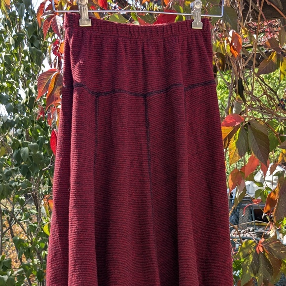 Deep Maroon ribbed fabric wide bell panel skirt - Picture 10 of 10